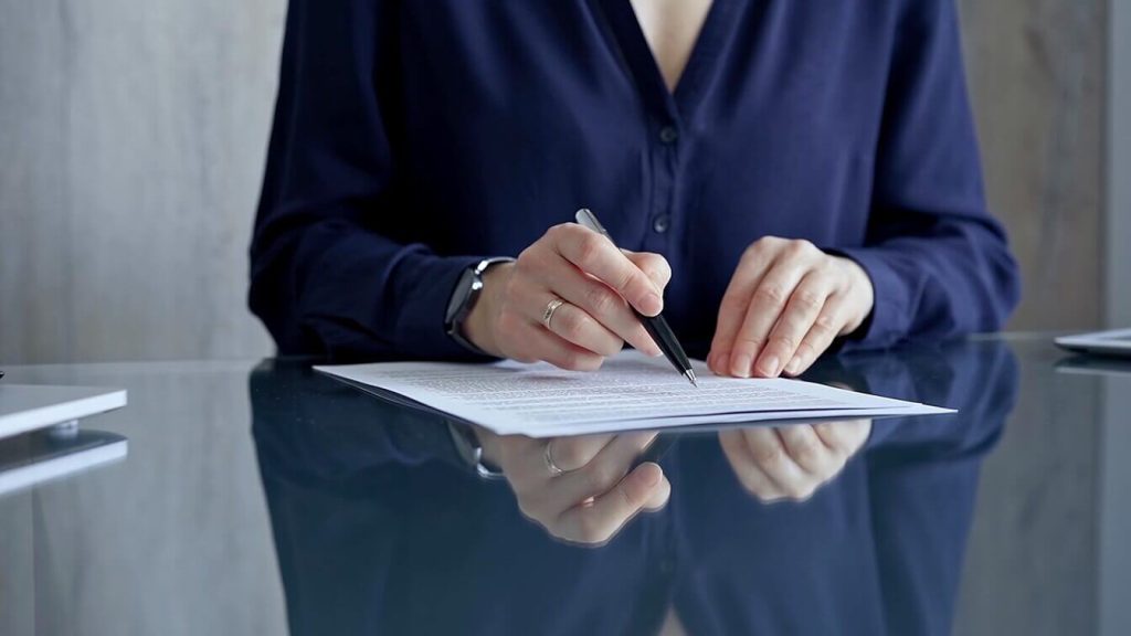 woman signing divorce papers